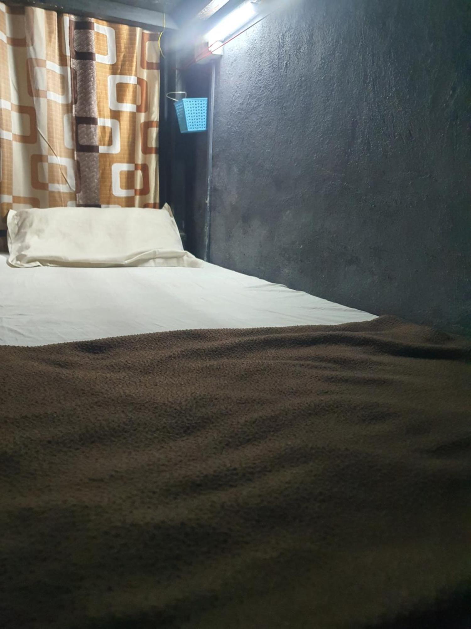 Bapuji Dormitory Hostel Mumbai Ngoại thất bức ảnh