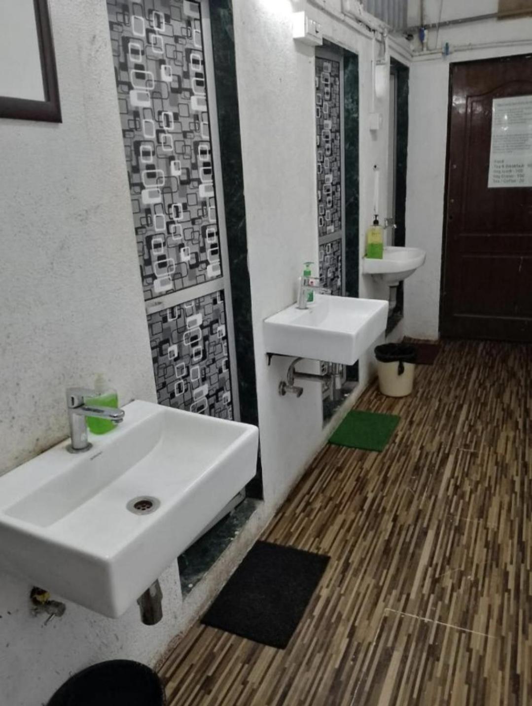 Bapuji Dormitory Hostel Mumbai Ngoại thất bức ảnh