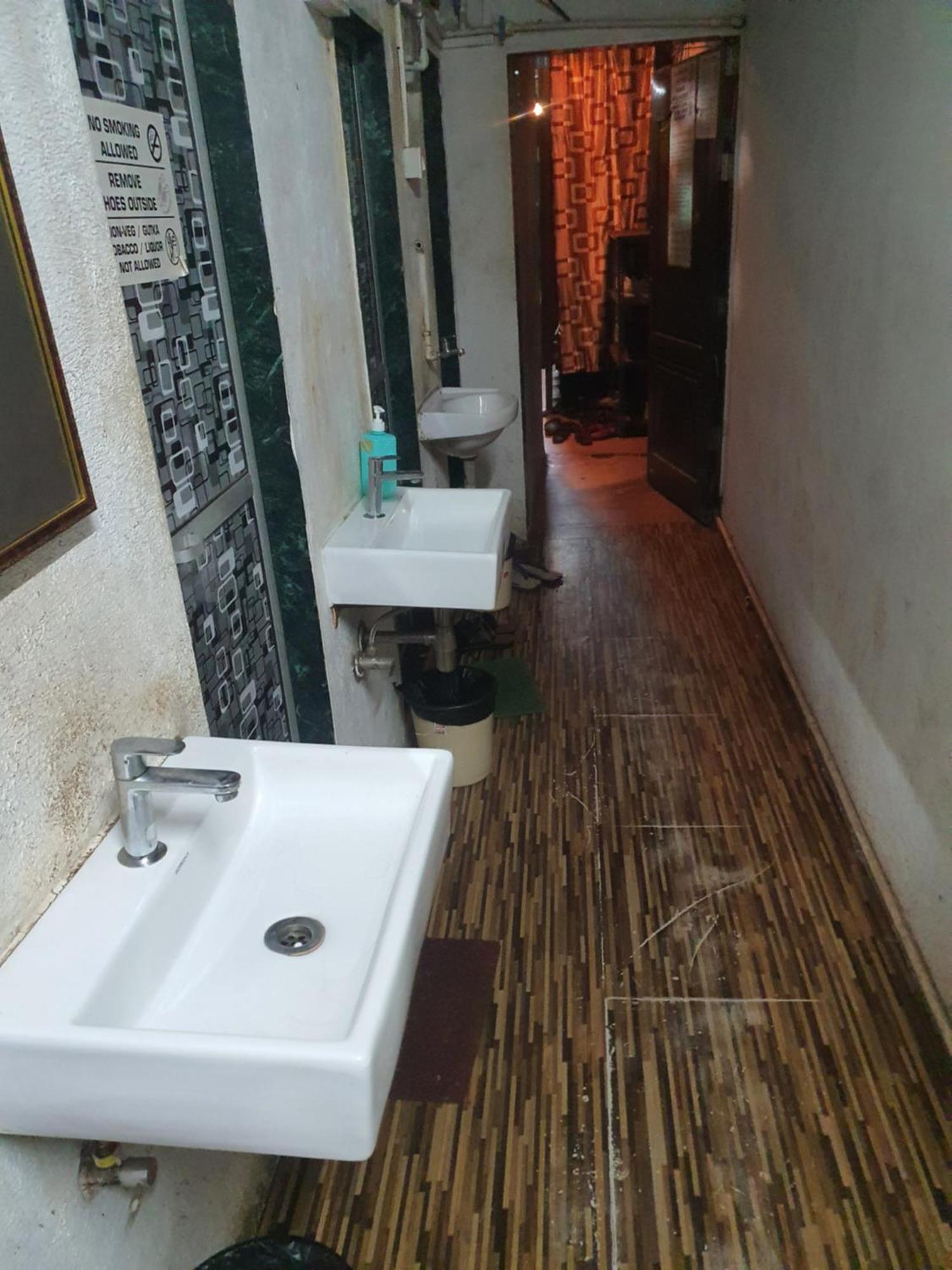 Bapuji Dormitory Hostel Mumbai Ngoại thất bức ảnh