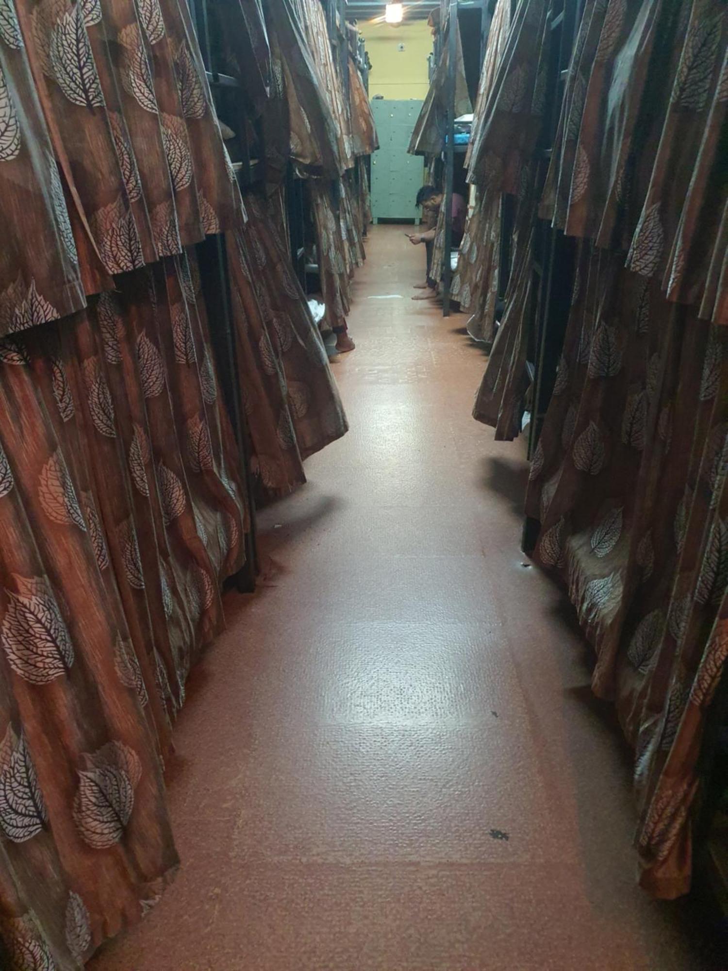Bapuji Dormitory Hostel Mumbai Ngoại thất bức ảnh