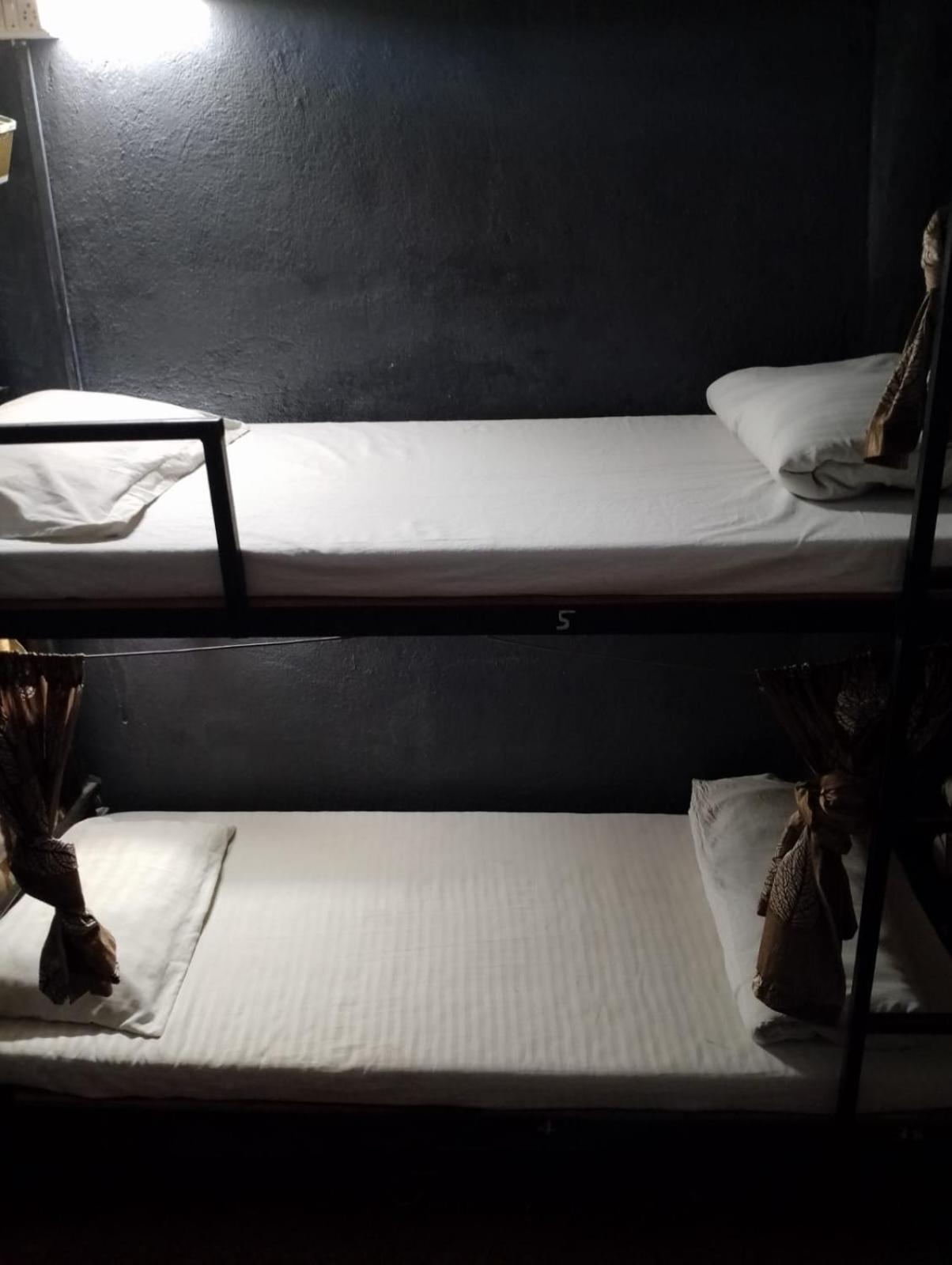 Bapuji Dormitory Hostel Mumbai Ngoại thất bức ảnh