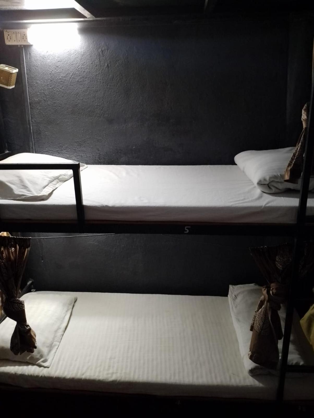 Bapuji Dormitory Hostel Mumbai Ngoại thất bức ảnh